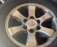 Land Cruiser 4 alloys and great tires