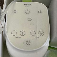Electric handsfree breast pump