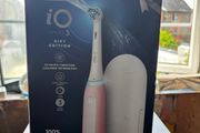 Oral-B iO Series 3 Electric Tootbrush (with Travel Case) (Pink)