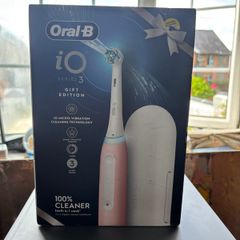 Oral-B iO Series 3 Electric Tootbrush (with Travel Case) (Pink)