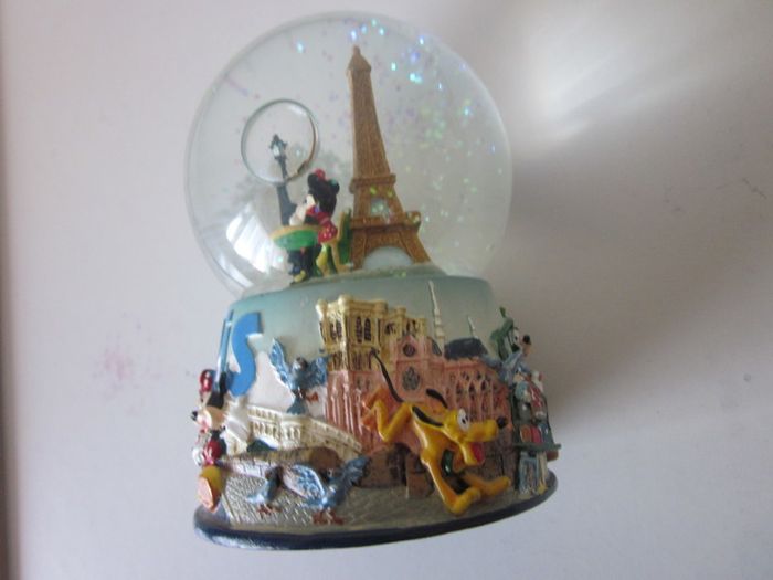 Disney Mickey Minnie Paris Eiffel Tower Snow Globe