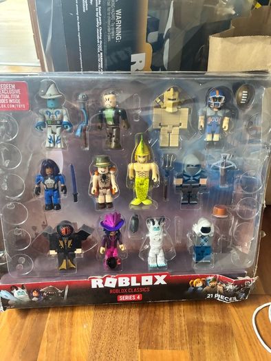 Roblox figures