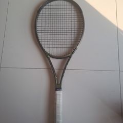 Wilson Blade 98 v8 tennis racket