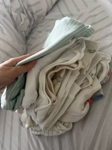 Mixture of unisex baby clothes 6-12 months