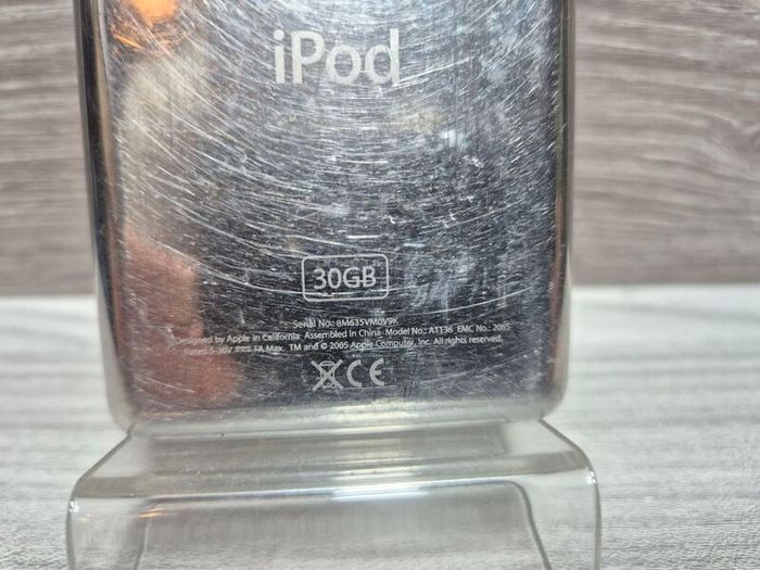 Apple iPod Classic 5th Generation White A1136 30GB With Songs