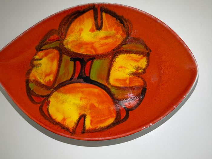 Poole Pottery Delphis Plate (Shape 91)