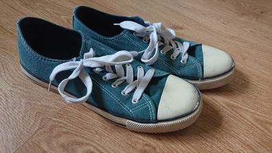Green Canvas Trainers   Size 9