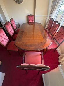 Dining table & 8 chairs