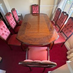 Dining table & 8 chairs