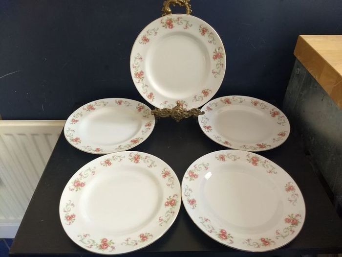 Lovely Set of Five Matching Vintage Floral Tea Plates by Tuscan China in a Lovely Pattern Featuring Subtle Pink Rose Posies with Swags