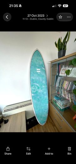 Indio Surfboards The Egg Swirl Effect Blue Mint and the leash