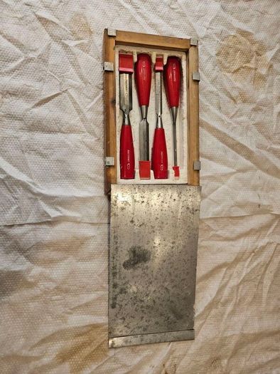 footprint made in England chisels