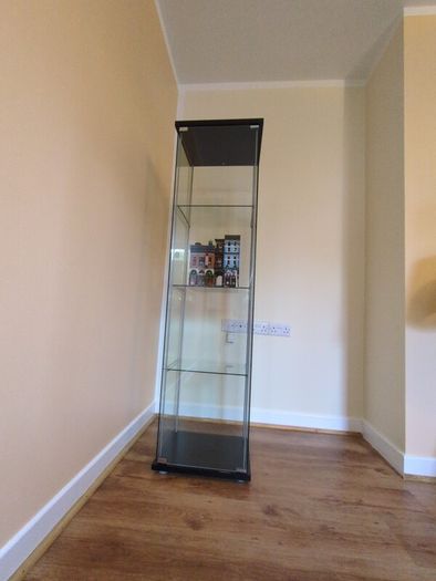 2 display cases