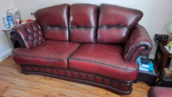 Leather Chesterfield 3 piece suite ( 3-2-1 with sprung pullout bed)