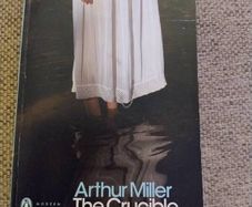 Arthur Miller The Crucible Penguin Classics in good condition with some signs of wear on the cover see photos FREE STANDARD POSTAGE INCLUDED
