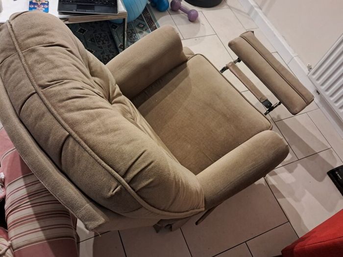 Reclining armchair