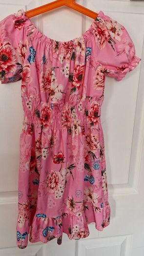 Bundle of 7 dresses, age 5-6.