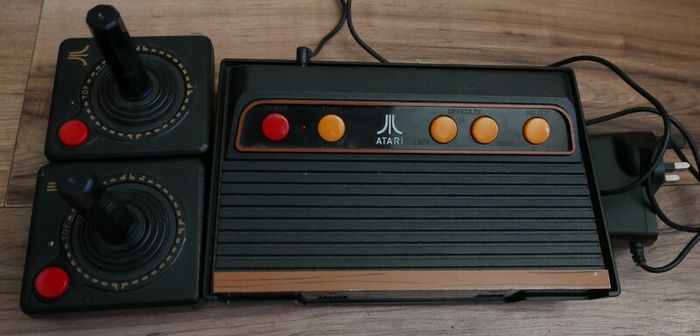 Atari Flashback 8 Gold Console AR3620 HD 120 Games with 2 Wireless Joysticks
