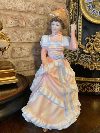 Royal Doulton figurine "Sharon "