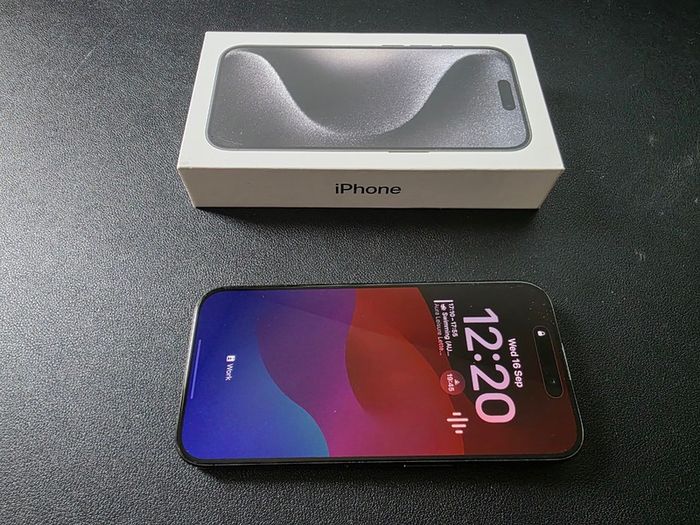 iPhone 15 Pro 128GB Black Titanium Unlocked + Box & Extras