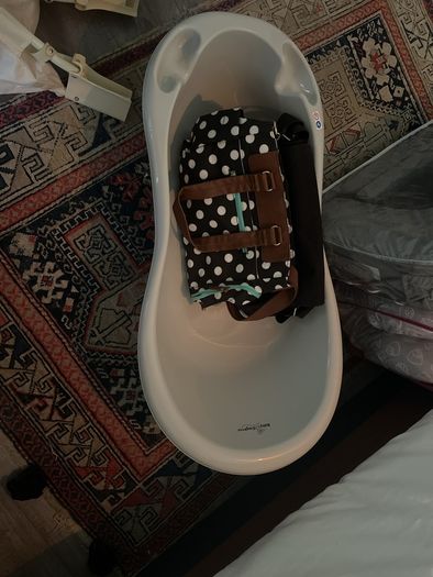 Baby pod, baby bath from Elegance and pregnancy pillow