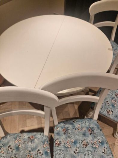 table and chairs