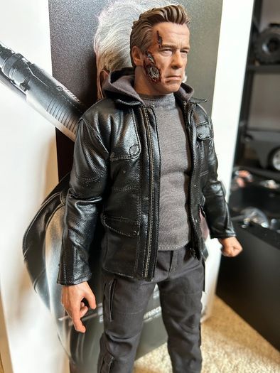 Terminator T-800 Guardian Genisys Hot Toys 1/6 Scale MMS 307