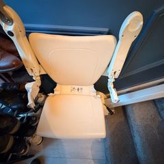 Chair lift for stairs
