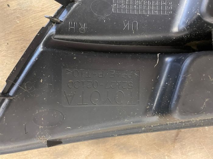 Toyota Corolla 2006 fog light grill