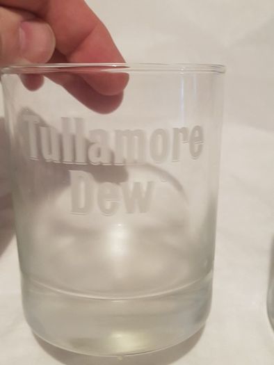 4x glasses ,,2x whiskey glasses 2 x baileys glasses tumblers 1x johnnie walkers 1 x tullamore dew, 2x Bailey's ,prefect condition,,buyer collects thank you,powers sold .
