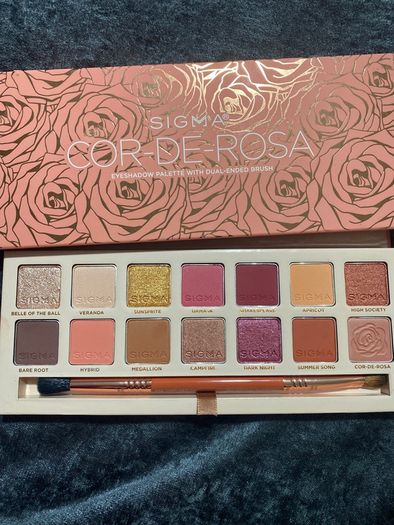 Sigma cor de Rosa eyeshadow palette