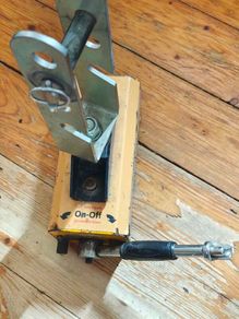 manhole magnetic lifter