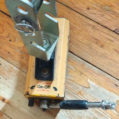 manhole magnetic lifter
