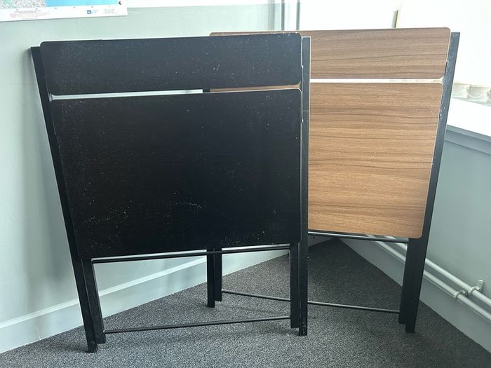 Black foldable desk x 1