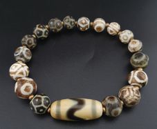 Antique Burmese Pumtek Pyu & Zigzag Pattern Himalayan Agate Bead Bracelet