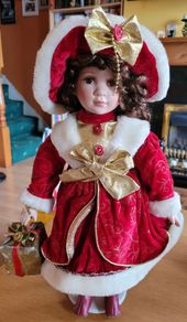 Porcelain doll - Leonardo collection -vintage