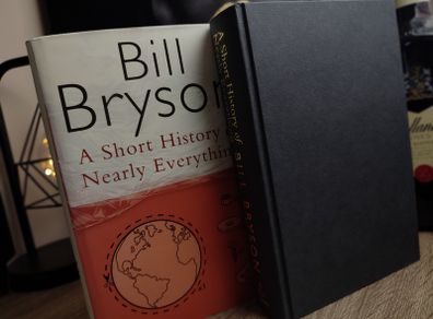 A Short History of Nearly Everything ! RRP 30 Euro ! Hardcover ! 2003 ! by Doubleday !