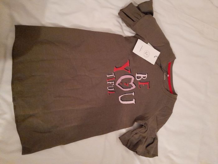 Girl's top, age 6, brand new