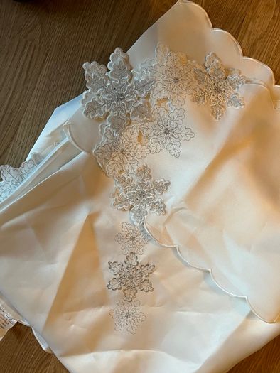 Embroidery Round Table Cloth & Matching Runner