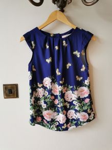 sleeveless top