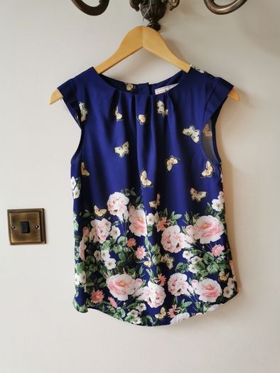 sleeveless top