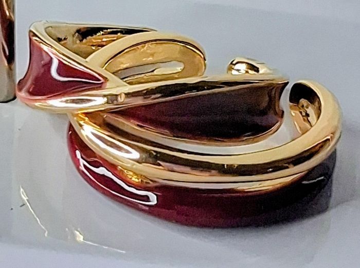 A Pair of Burgundy Oil Drip Rings with Open Ring