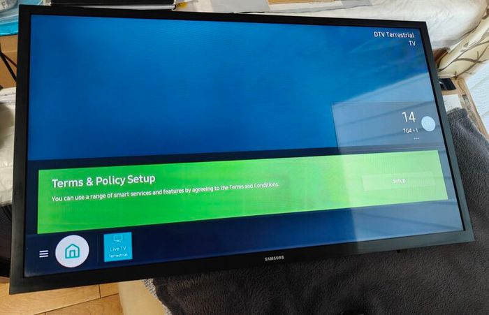 Samsung LED TV WITH REMOTE immaculate condition
