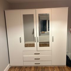 white bedroom wardrobe