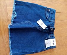 bnwt 7-8yrs denim skirt (9euro)