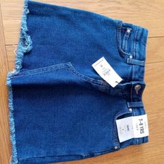 bnwt 7-8yrs denim skirt (9euro)