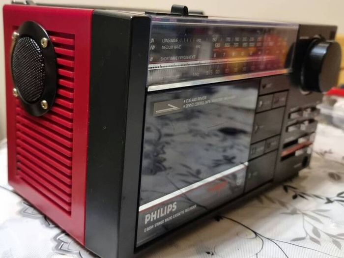 From 1985   Philips D8254, Made in Austria. Only Radio working.