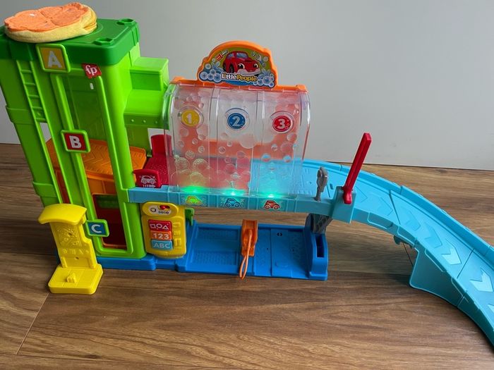 Fisher-Price Little People Playset Light-Up Learning Garage