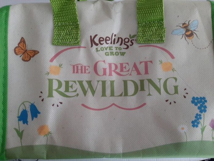 new lunchbag help protect our pollinators