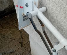 Lifting hand rail
